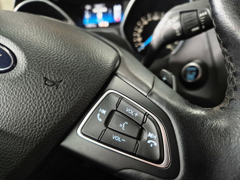 FORD - FOCUS - 2017 - Preta