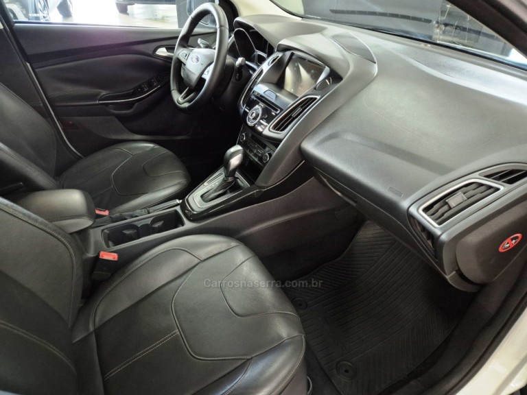 FORD - FOCUS - 2016 - Branca