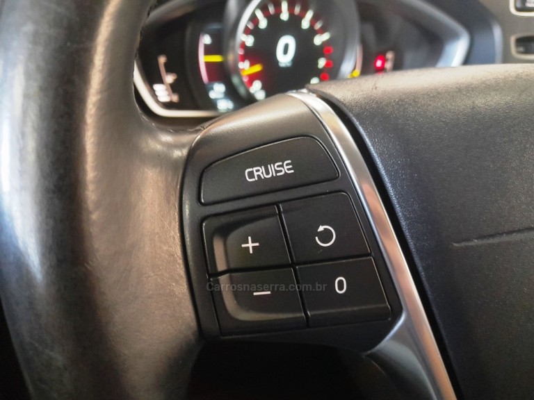 VOLVO - V40 - 2014 - Preta