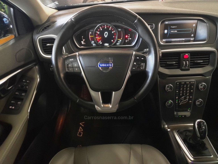 VOLVO - V40 - 2014 - Preta