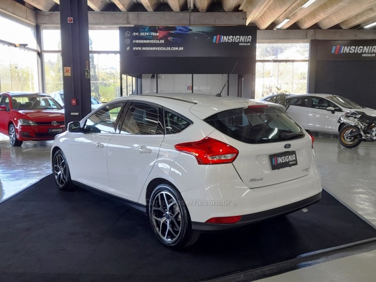 FORD - FOCUS - 2016 - Branca