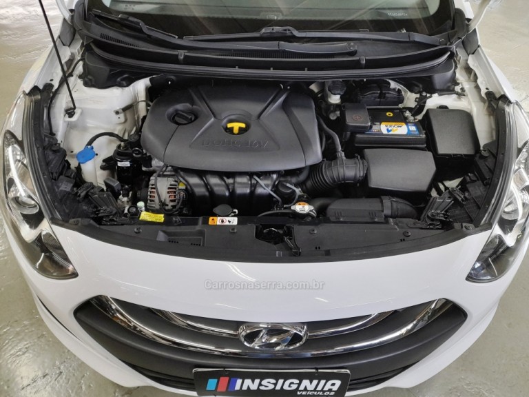 HYUNDAI - I30 - 2015 - Branca