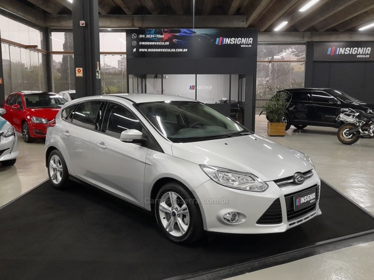 FORD - FOCUS - 2015 - Prata