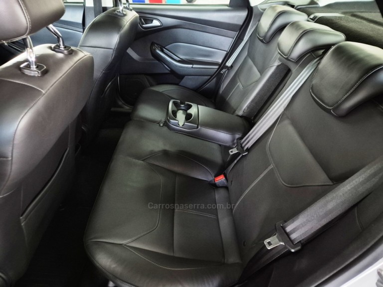 FORD - FOCUS - 2016 - Branca