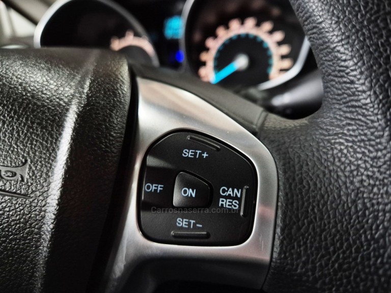 FORD - FIESTA - 2016 - Preta