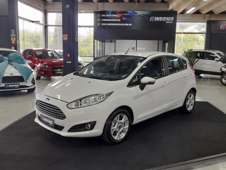 FORD - FIESTA - 2015 - Branca