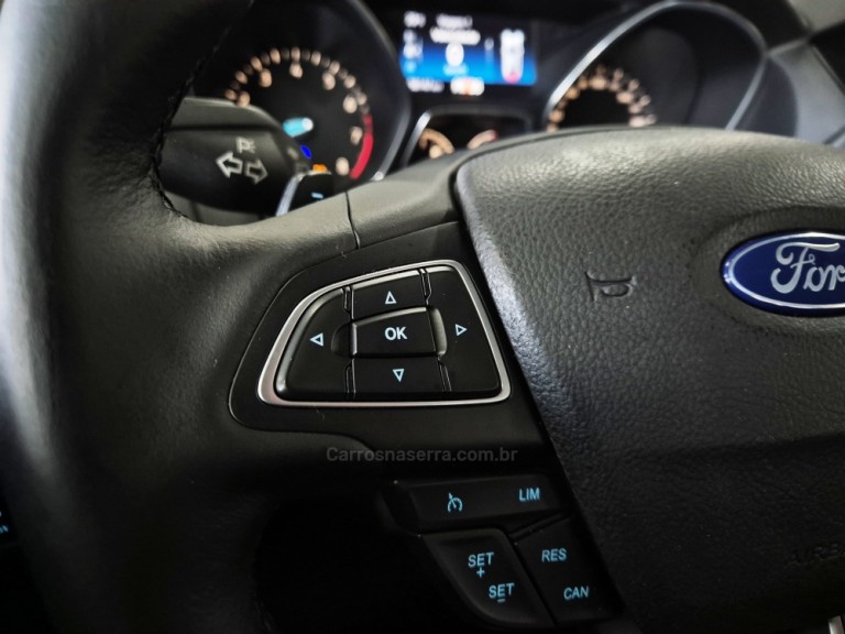 FORD - FOCUS - 2016 - Branca