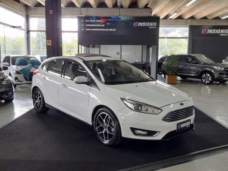 FORD - FOCUS - 2016 - Branca