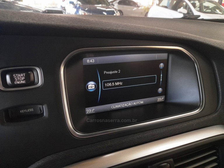 VOLVO - V40 - 2014 - Preta