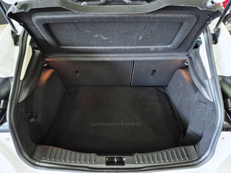 FORD - FOCUS - 2016 - Branca