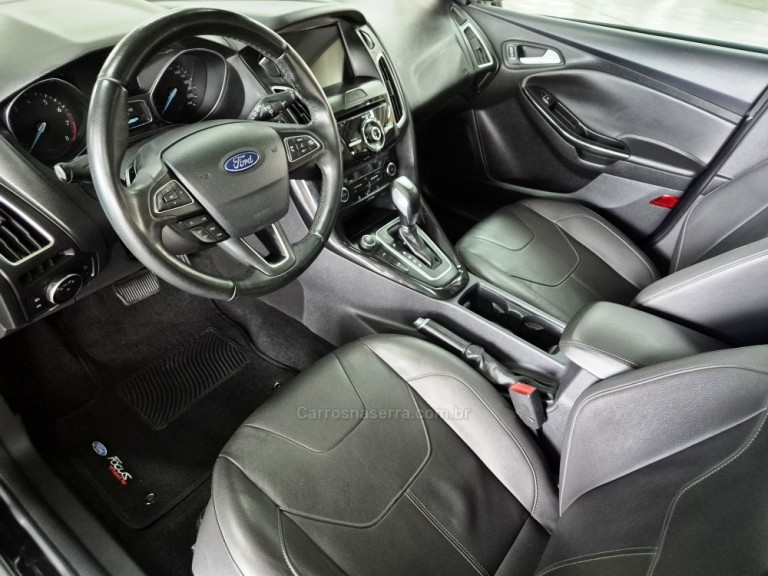 FORD - FOCUS - 2017 - Preta