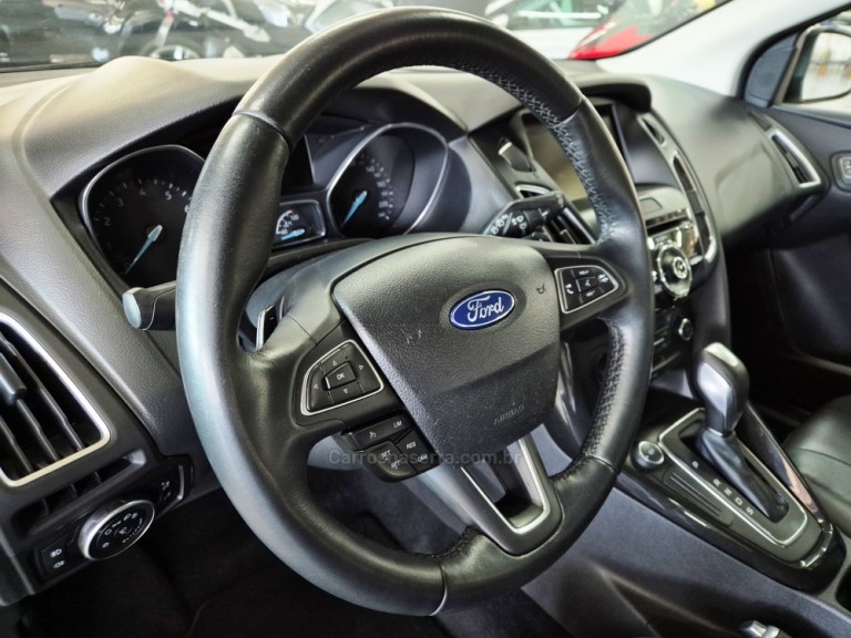 FORD - FOCUS - 2016 - Branca