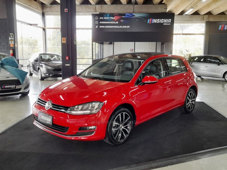 VOLKSWAGEN - GOLF - 2014 - Vermelha