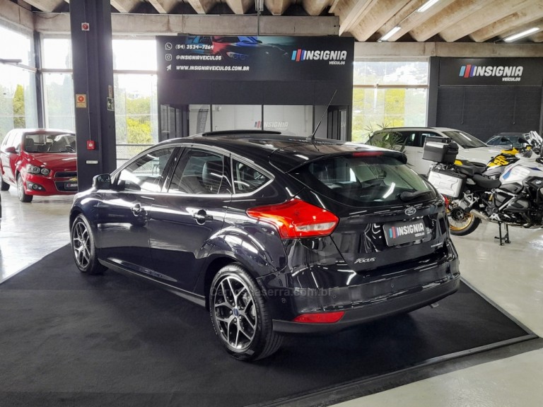 FORD - FOCUS - 2017 - Preta