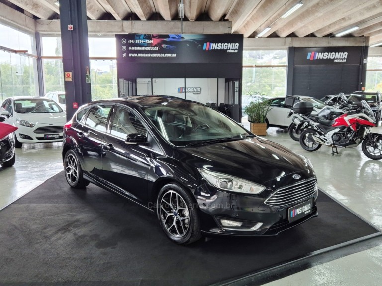 FORD - FOCUS - 2017 - Preta