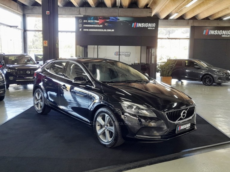 VOLVO - V40 - 2014 - Preta