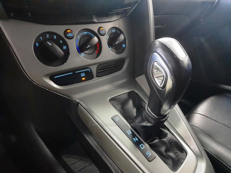 FORD - FOCUS - 2015 - Cinza