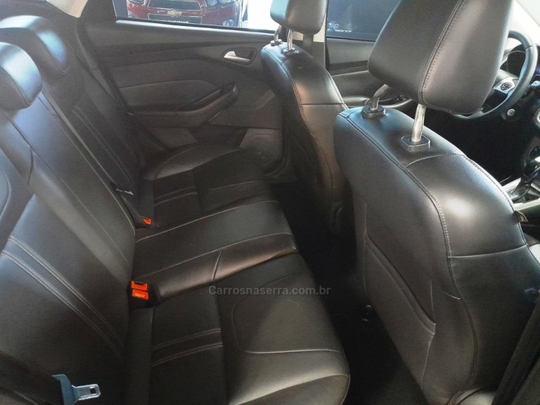 FORD - FOCUS - 2015 - Cinza