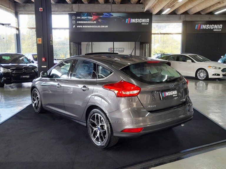 FORD - FOCUS - 2017 - Cinza