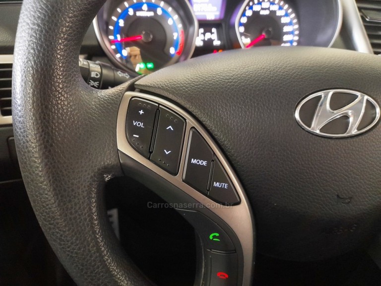 HYUNDAI - I30 - 2015 - Branca
