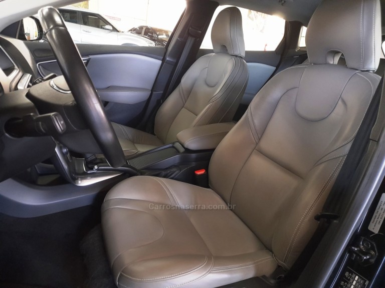 VOLVO - V40 - 2014 - Preta