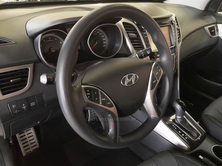 HYUNDAI - I30 - 2015 - Branca